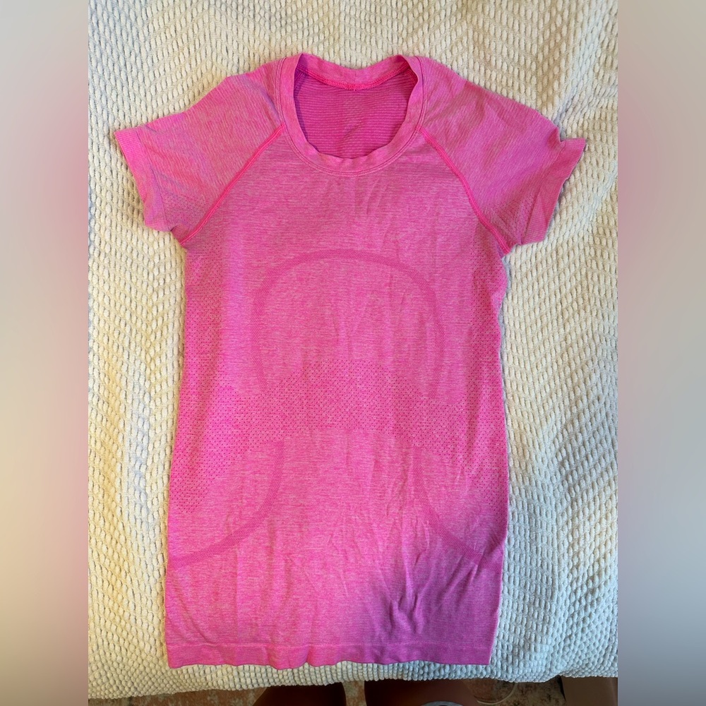 Lululemon Swiftly Tech Short-sleeve size 4